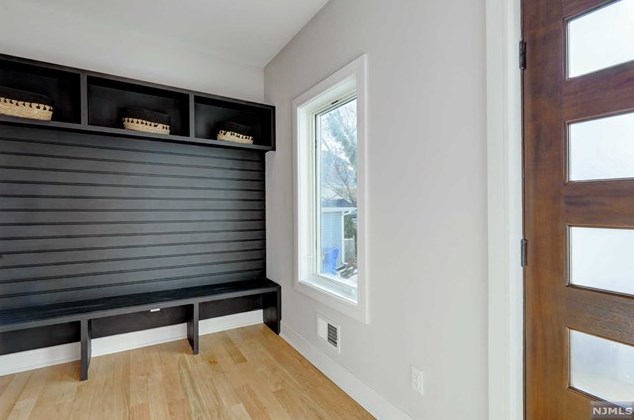 76 Passaic Ave, Rutherford NJ 07070-2059 exterior