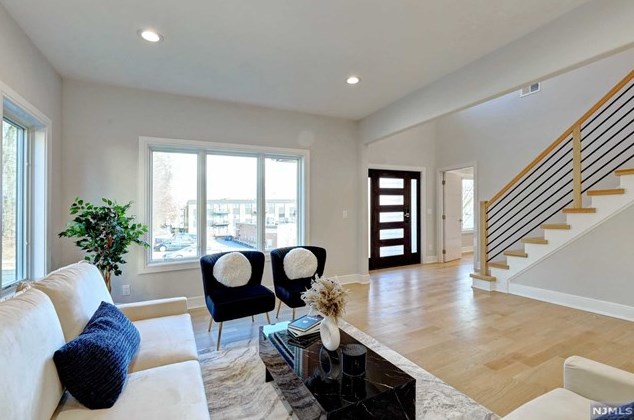 76 Passaic Ave, Rutherford NJ 07070-2059 exterior