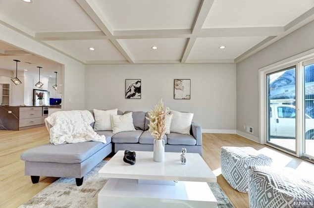 76 Passaic Ave, Rutherford NJ 07070-2059 exterior