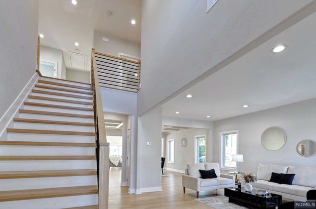 76 Passaic Ave, Rutherford NJ 07070-2059 exterior