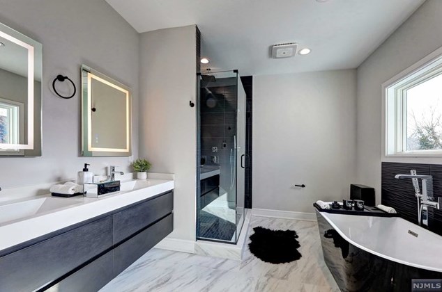 76 Passaic Ave, Rutherford NJ 07070-2059 exterior