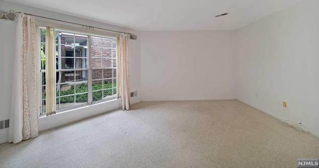 1449 Teresa Dr, West Fort Lee NJ 07024-2161 exterior