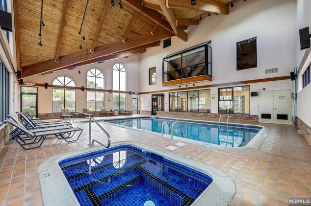 1449 Teresa Dr, West Fort Lee NJ 07024-2161 exterior