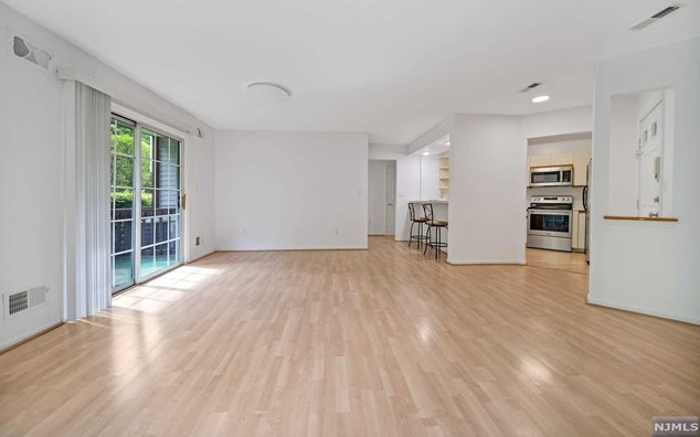 1449 Teresa Dr, West Fort Lee NJ 07024-2161 exterior