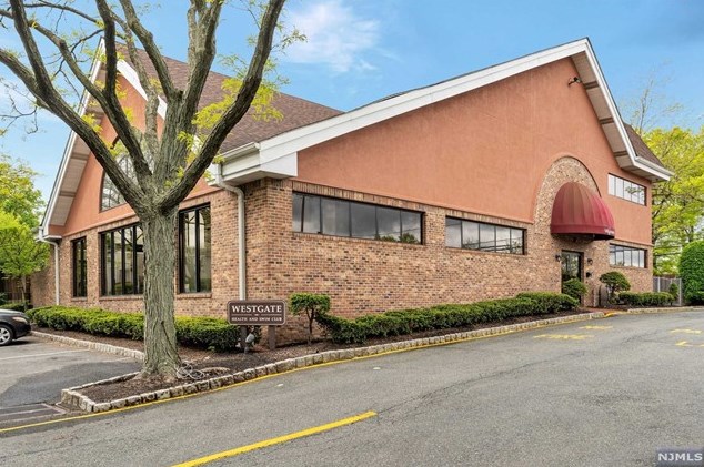 1449 Teresa Dr, West Fort Lee NJ 07024-2161 exterior