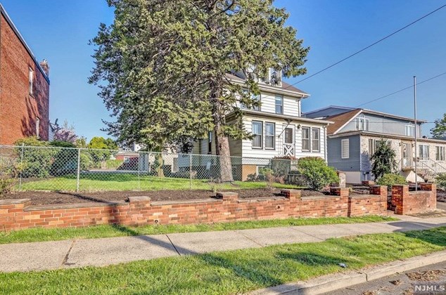 709 6th St, Lyndhurst NJ  07071-3318 exterior