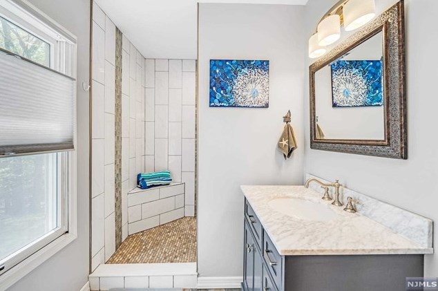 78 Oak Ave, Park Ridge NJ 07656-1311 exterior