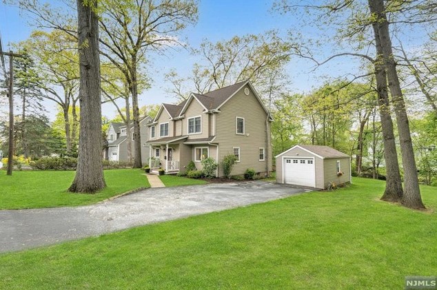 78 Oak Ave, Park Ridge NJ 07656-1311 exterior