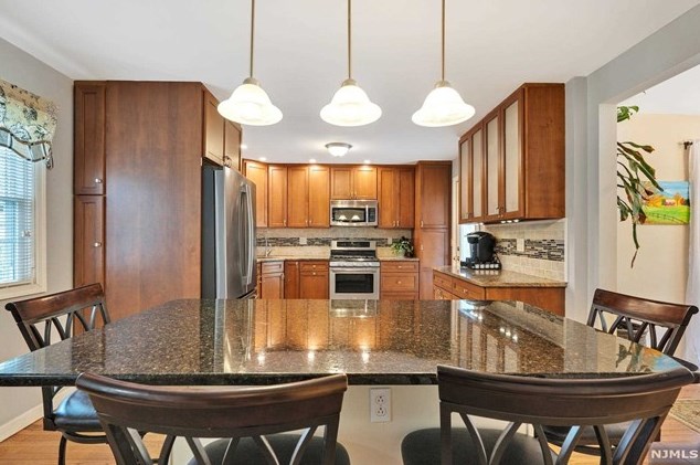 78 Oak Ave, Park Ridge NJ 07656-1311 exterior