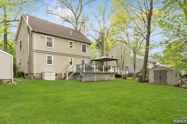 78 Oak Ave, Park Ridge NJ 07656-1311 exterior