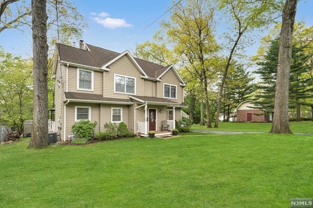 78 Oak Ave, Park Ridge NJ 07656-1311 exterior