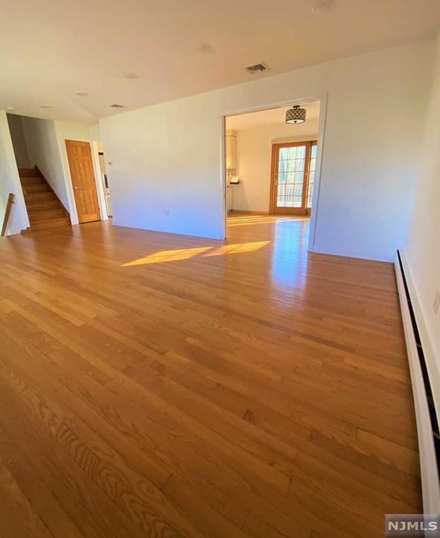 19 Dearborn Dr, Westwood NJ  07675-7337 exterior