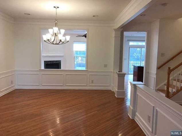 35 Mulberry Ct, Paramus NJ  07652-1360 exterior