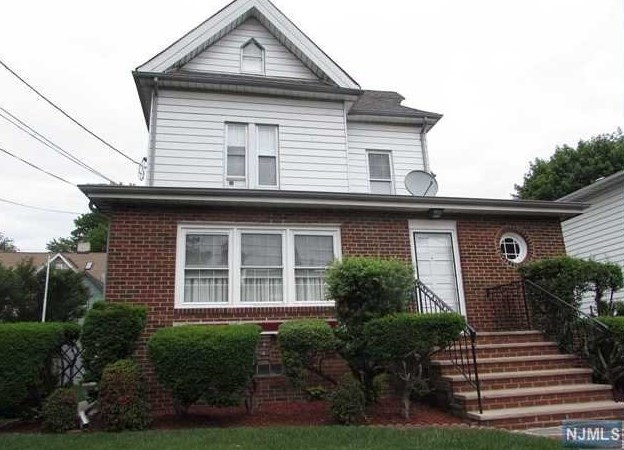 162 Chestnut St, Rutherford NJ  07070-1942 exterior