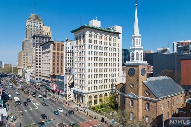 810812 Broad St, Newark NJ  07102-1713 exterior