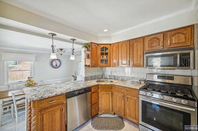 471 Bluff Rd, West Fort Lee NJ  07024-1505 exterior