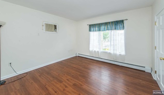 14 Abend St, Little Ferry NJ  07643-2058 exterior