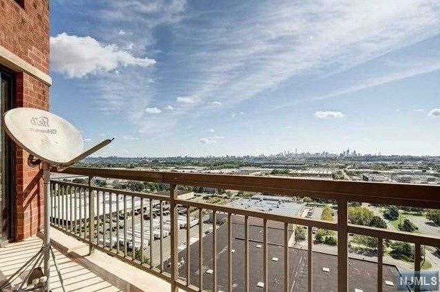 2101 Harmon Cove Tower, Secaucus NJ  07094-1723 exterior