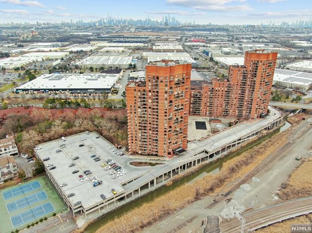 2101 Harmon Cove Tower, Secaucus NJ  07094-1723 exterior