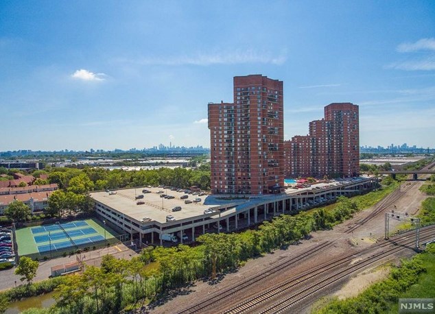 2101 Harmon Cove Tower, Secaucus NJ  07094-1723 exterior