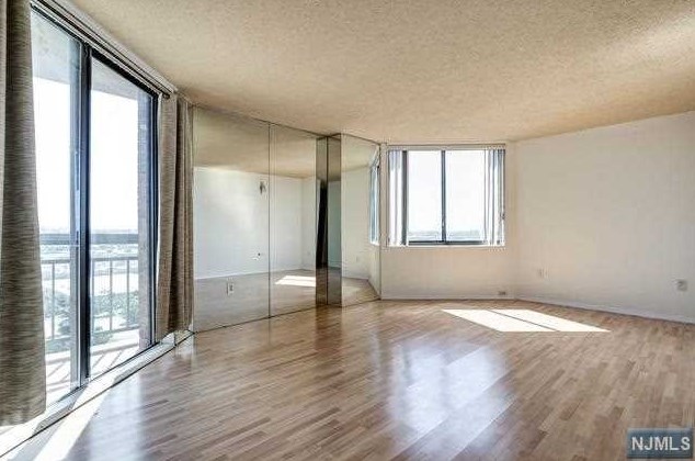 2101 Harmon Cove Tower, Secaucus NJ  07094-1723 exterior