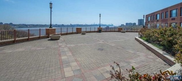 100 Old Palisade Rd, West Fort Lee NJ  07024-7064 exterior