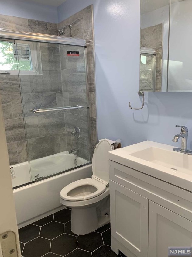 11 13 Ave, Elmwood Park NJ  07407-3501 exterior