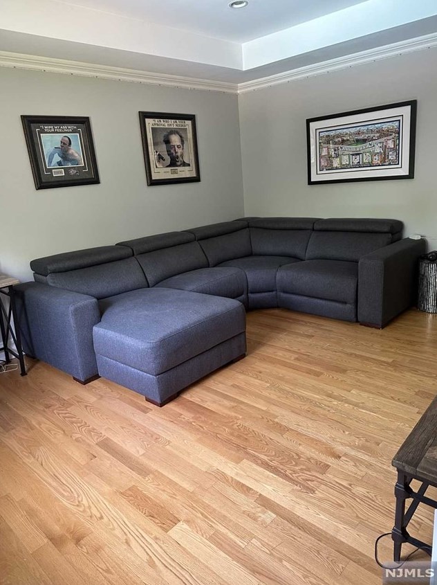 101 Essex Dr, Tenafly NJ  07670-2331 exterior