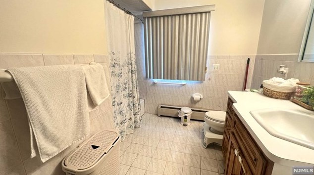 456 Victor St, Saddle Brook NJ 07663-6118 exterior