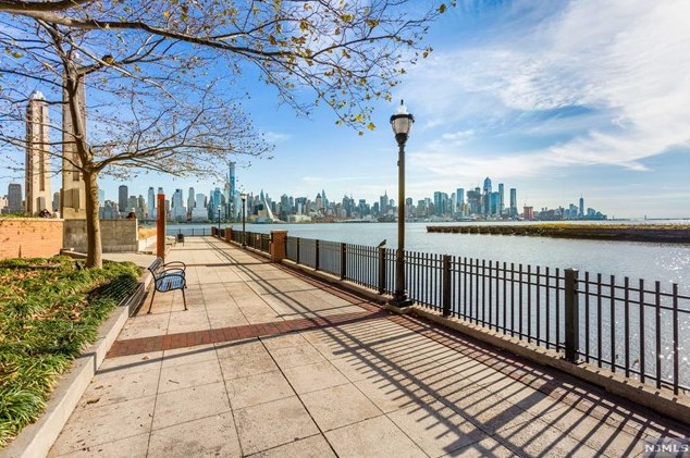 22 Ave At Port Imperial, West New York NJ  07093-7800 exterior