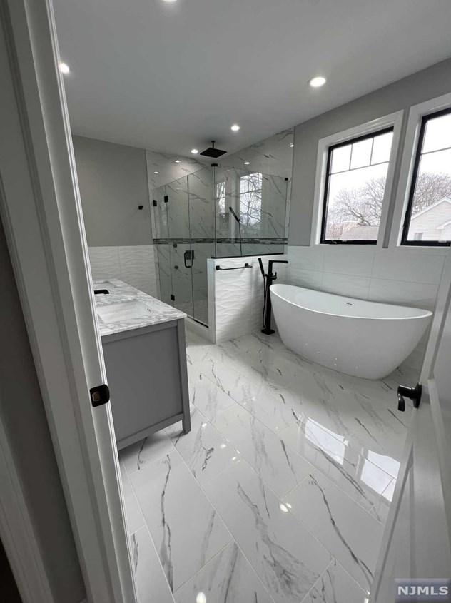 445 Beech Ave, Paramus NJ  07652-5731 exterior