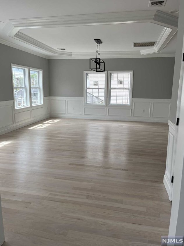 445 Beech Ave, Paramus NJ  07652-5731 exterior