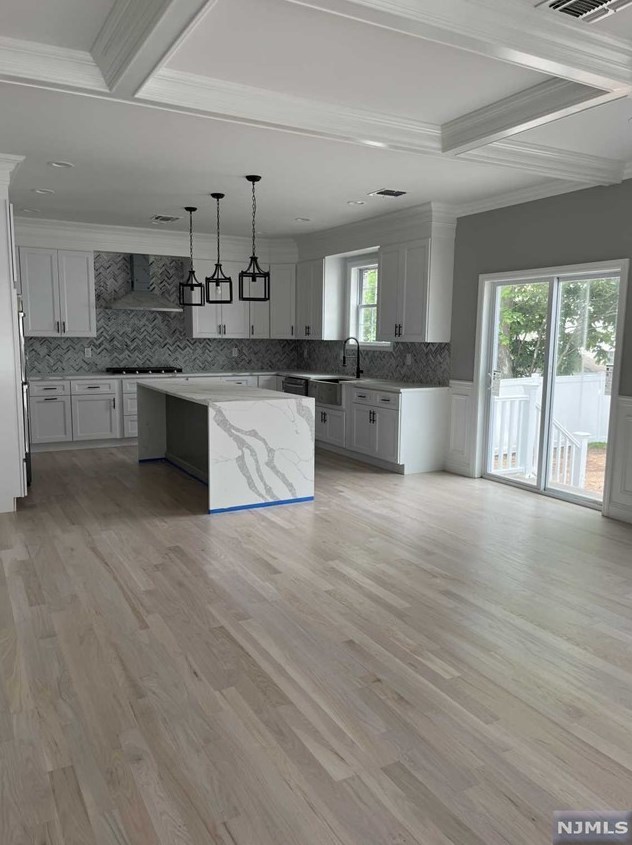 445 Beech Ave, Paramus NJ  07652-5731 exterior