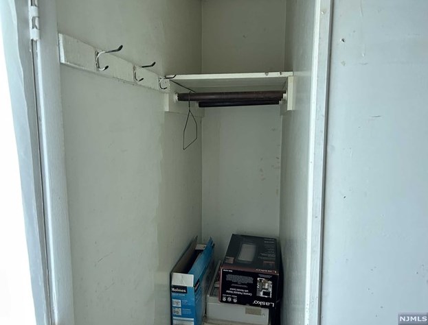 35 Plane St, Midland Pk NJ  07432-1747 exterior