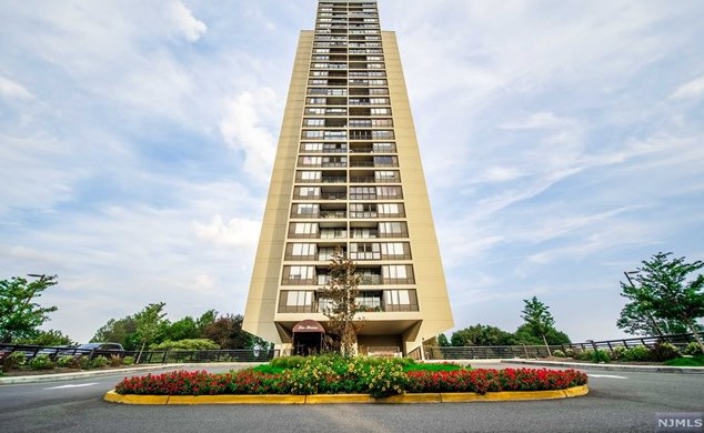 5 Horizon Rd, West Fort Lee NJ  07024-6602 exterior