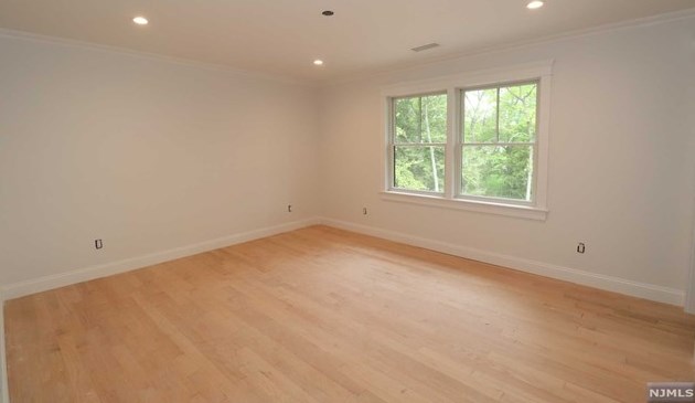 687 Burke St, Township Of Washington NJ  07676-3831 exterior
