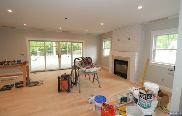 687 Burke St, Township Of Washington NJ  07676-3831 exterior