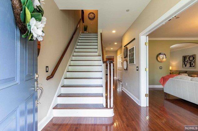 313 Park Ave, Rutherford NJ  07070-2722 exterior