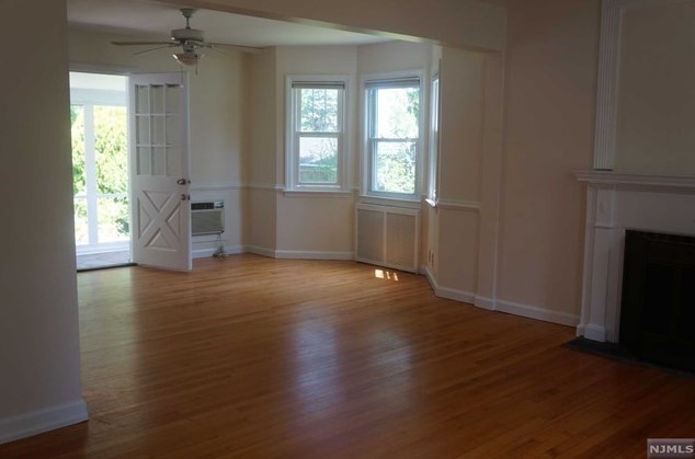 130 Lafayette Ter, Westwood NJ  07675-1914 exterior