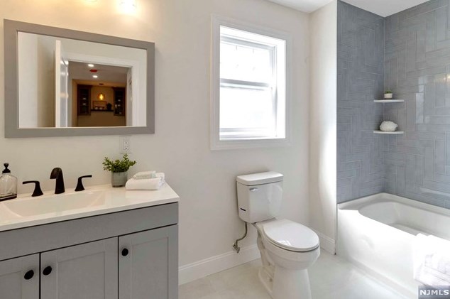 11 Macarthur Dr, Saddle Brook NJ  07663-4705 exterior