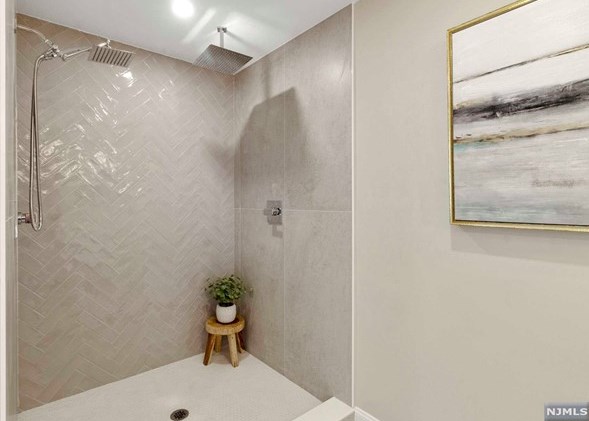 11 Macarthur Dr, Saddle Brook NJ  07663-4705 exterior