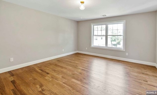 11 Macarthur Dr, Saddle Brook NJ  07663-4705 exterior