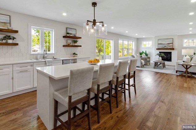 11 Macarthur Dr, Saddle Brook NJ  07663-4705 exterior