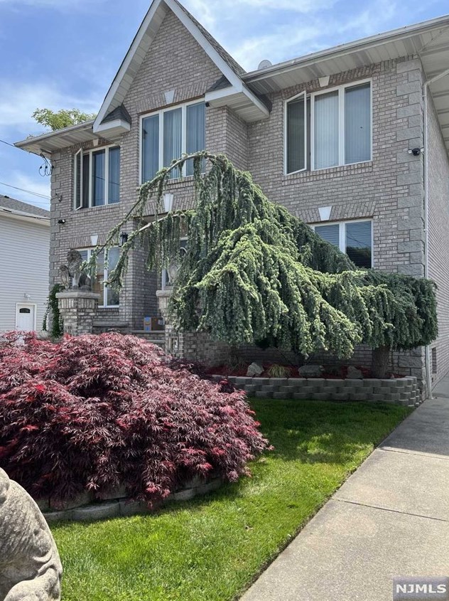 10 North St, Elmwood Park NJ  07407-2246 exterior