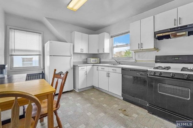 1010 Ponsi St, West Fort Lee NJ 07024-2524 exterior