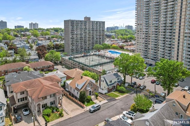 1010 Ponsi St, West Fort Lee NJ 07024-2524 exterior