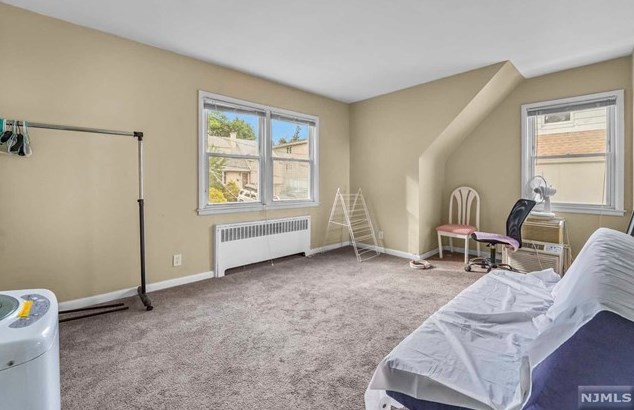 1010 Ponsi St, West Fort Lee NJ 07024-2524 exterior