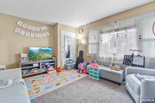 1010 Ponsi St, West Fort Lee NJ 07024-2524 exterior