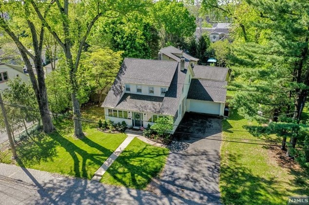 71 Parkview Dr, Hillsdale NJ  07642-1402 exterior