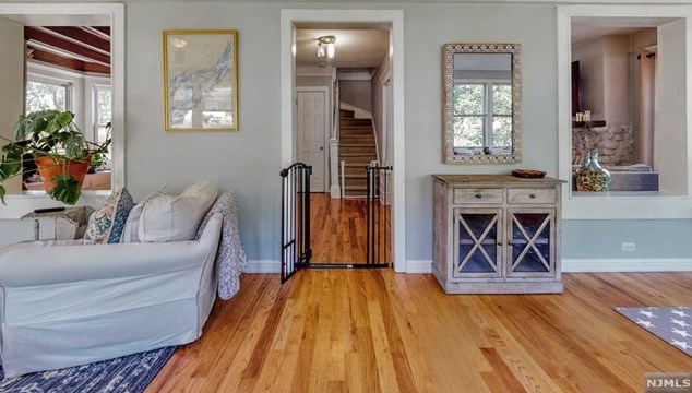 71 Parkview Dr, Hillsdale NJ  07642-1402 exterior